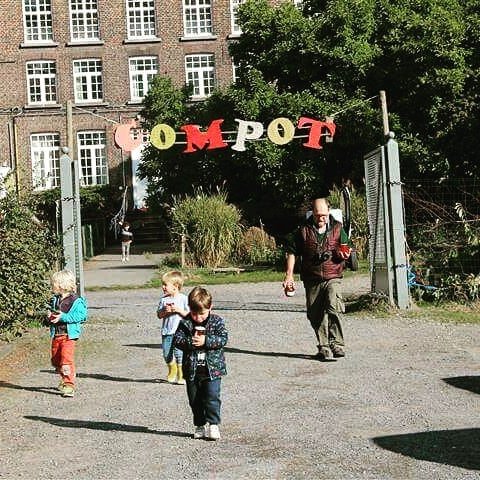 COMPOT accueille des jeunes en décrochage pour les aider à recréer un projet de vie. BESIX Foundation a financé des rénovations dans cet ancien monastère en réhabilitation.