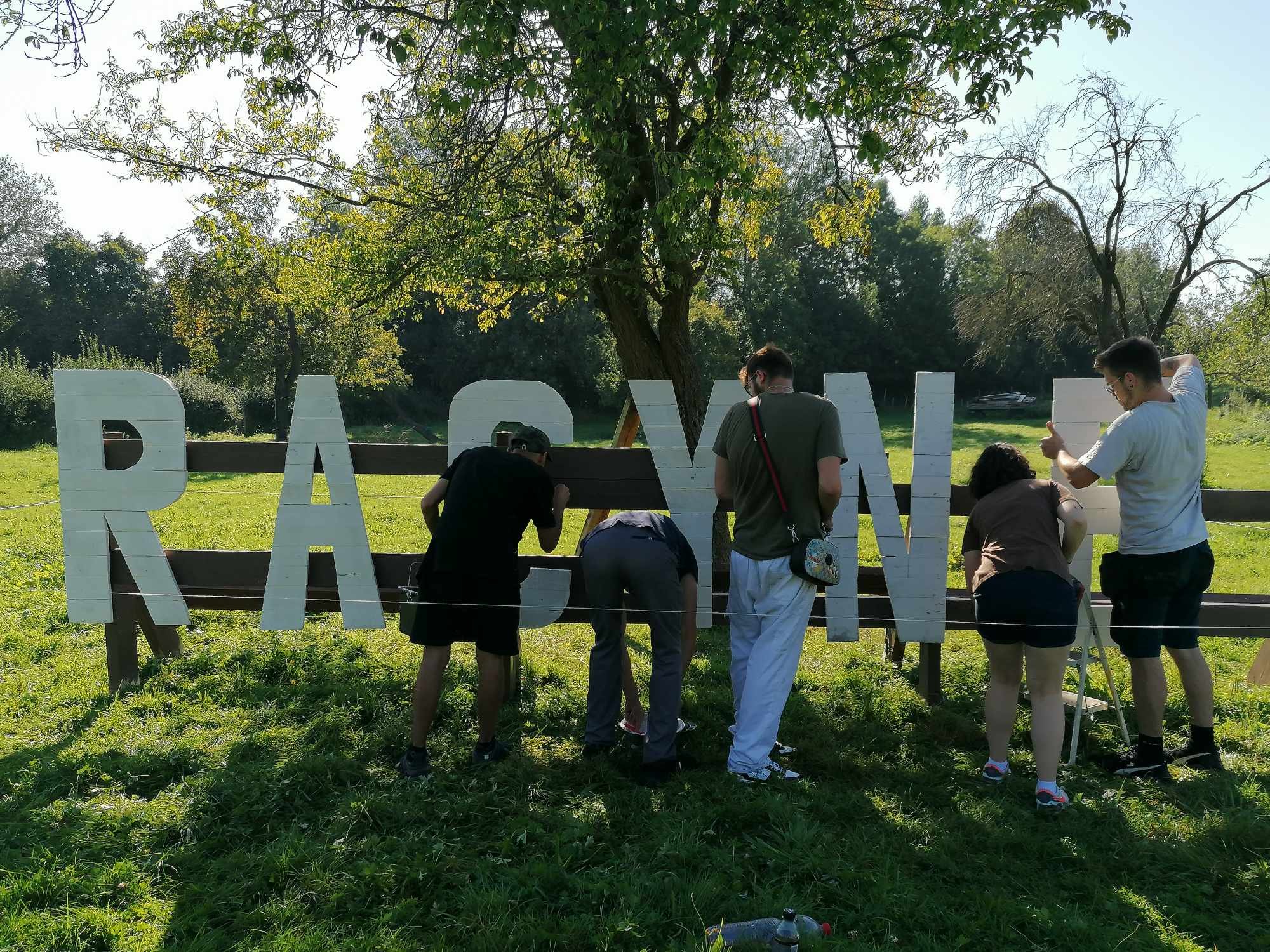 Racynes is a social integration project that has developed numerous training projects, a restaurant and a social grocery shop, as well as emergency accommodation.