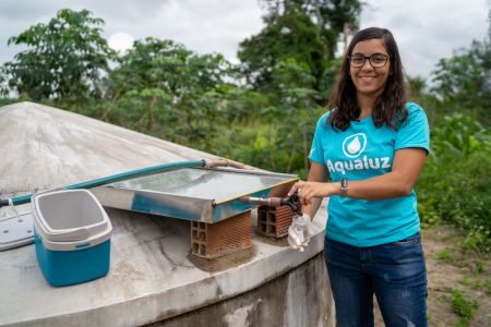 Young Water Solutions coache des entrepreneurs sociaux soucieux de contribuer au développement durable de leur région. BESIX Foundation a financé l’organisation d’une campagne en Côte d’Ivoire.